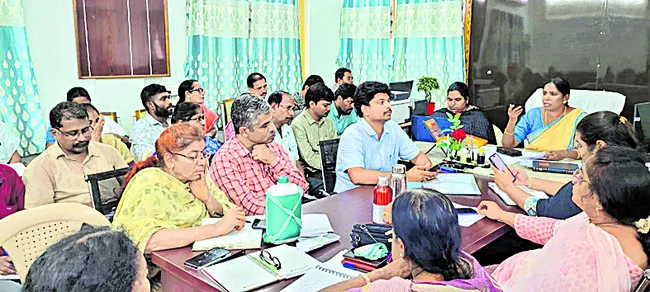ఆరోగ్య కార్యక్రమాల్లో లక్ష్యాలు సాధించాలి