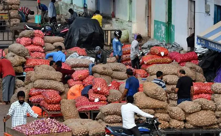 హోల్‌సేల్‌  ధరలూ తగ్గాయ్‌..