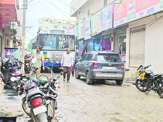 ఆదాయం పావలా.. హడావుడి చాలా!