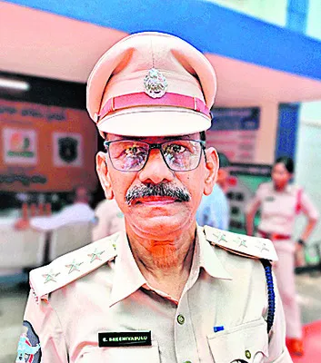 వారి ప్రేమలు, బాధ్యతలను గుర్తు చేస్తాం
