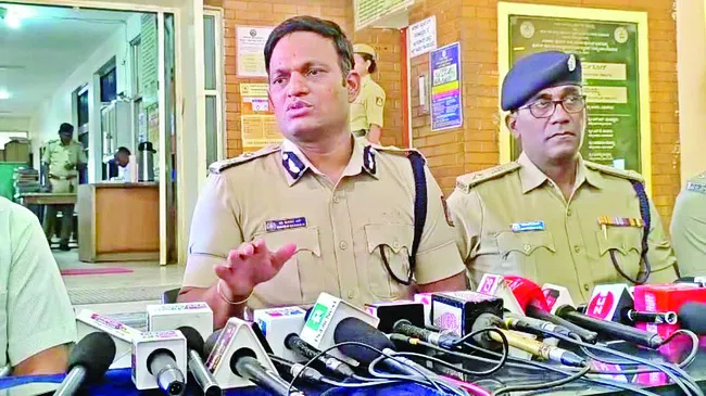 సోషల్ మీడియాలో పోస్టులపై తీవ్ర నిఘా