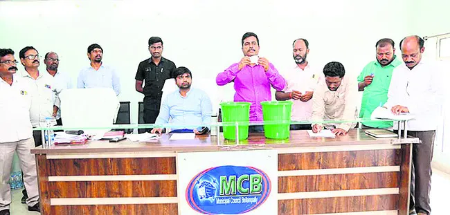 లాటరీ పద్ధతిలో దుకాణాలు కేటాయింపు 