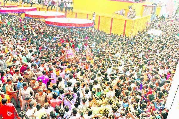 కోలాహలం.. గంగయమ్మన్‌ జాతర