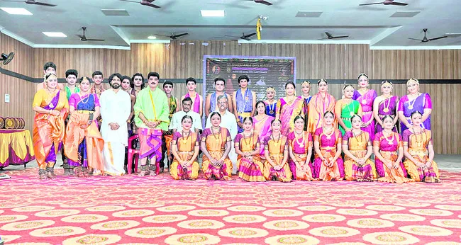 అలరించిన నృత్యప్రదర్శనలు