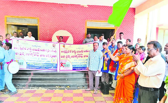 హెచ్ఐవీపై విస్తృత అవగాహన కల్పించాలి