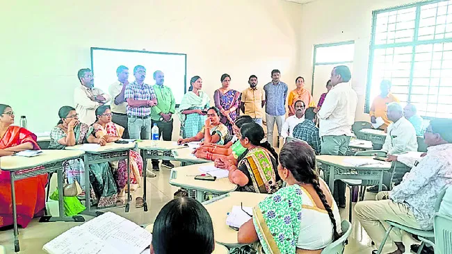 ఆంగ్ల నైపుణ్యాలు పెంపొందించాలి