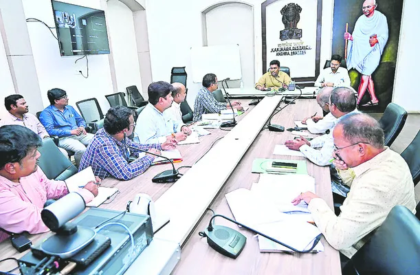 గడువులోగా హైవేల నిర్మాణం