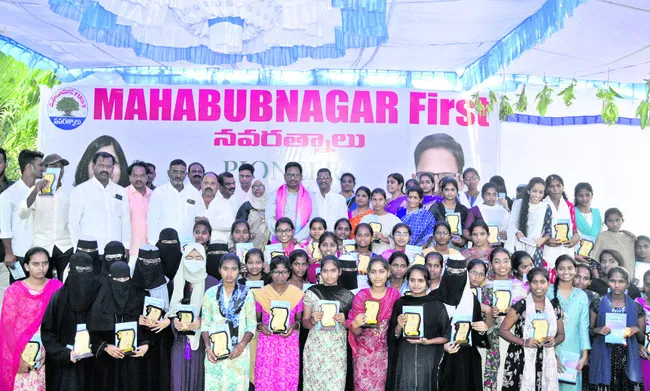 విద్యార్థులను విజయతీరాలకు చేరుస్తాం