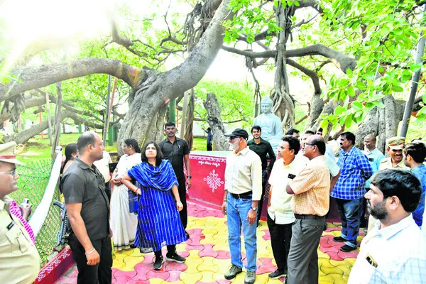 ఏర్పాట్లను పరిశీలించిన కలెక్టర్‌ 
