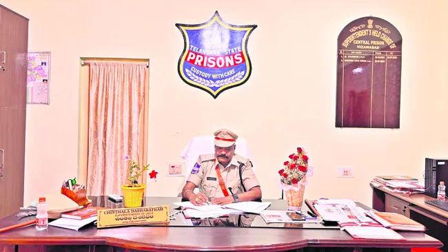 బాధ్యతలు స్వీకరించిన జైలు సూపరింటెండెంట్‌
