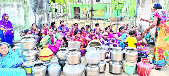 అంబోదళలో దాహం కేకలు