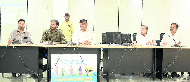 పారిశుధ్య కార్మికుల భద్రత అందరి బాధ్యత