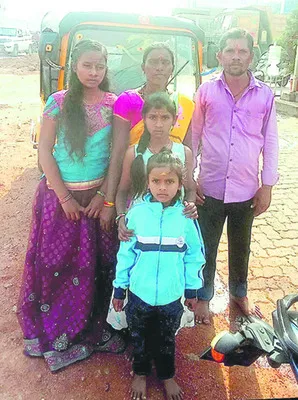 ముగ్గురు కుమార్తెలతో సహా చెరువులో దూకిన తల్లి