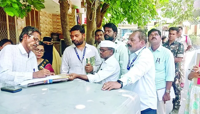 మరోసారి ఫయాజ్ ఇంటికి మున్సిపల్ అధికారులు