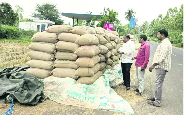 ‘ధాన్యంలో తేమ 17 శాతం ఉండాల్సిందే’
