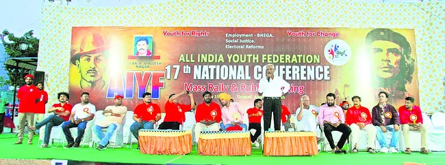 పాధిని ప్రాథమిక హక్కుగా ఉద్యమించండి