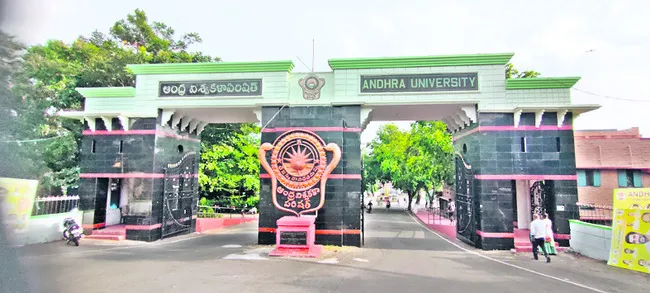 రెగ్యులర్ vs ఎయిడెడ్