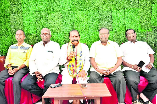 పుష్కర భక్తులకు రోజూ అన్నదానం