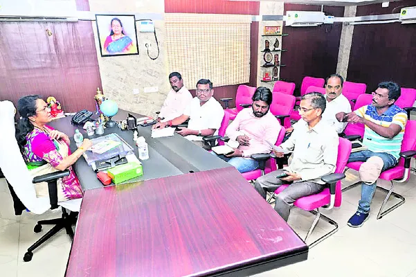 డ్రెయినేజీల్లో వ్యర్థాలను తొలగించండి