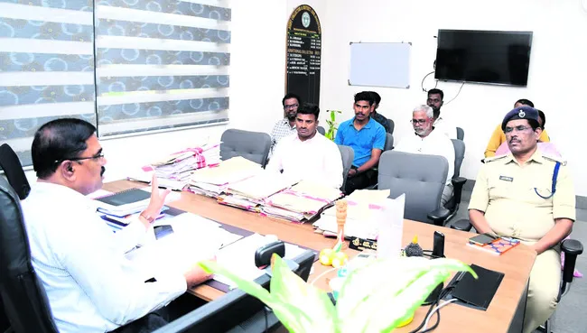 తడిసిన ధాన్యం కొనుగోలు చేస్తాం 