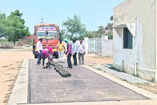 దరఖాస్తుల ఆహ్వానం 
