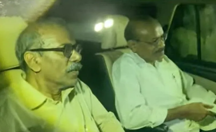 రిటైర్డ్‌ ఐఏఎస్‌ ధనుంజయరెడ్డి, కృష్ణమోహన్‌రెడ్డి అరెస్ట్‌