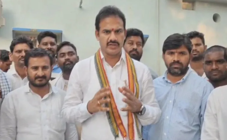 ‘హరీష్ పై కేటీఆర్‌కు ఎందుకంత ప్రేమో..’