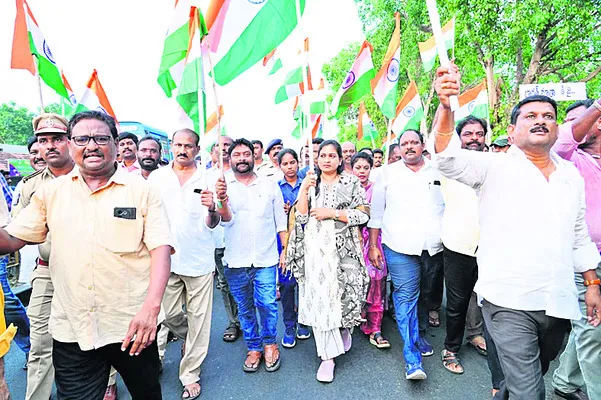 ఉప్పొంగిన దేశభక్తి