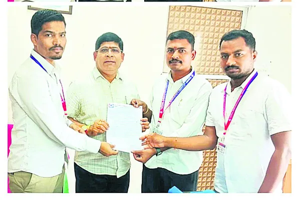 ఫిట్‌నెస్‌ లేని వాహనాలపై  చర్యలు తీసుకోవాలి
