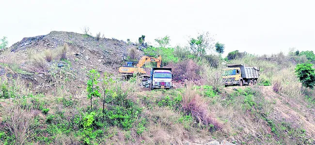 విలువైన రాయి.. తరలిపోయి.. 