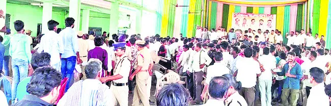 కాంగ్రెస్‌ సమావేశంలో రసాభాస