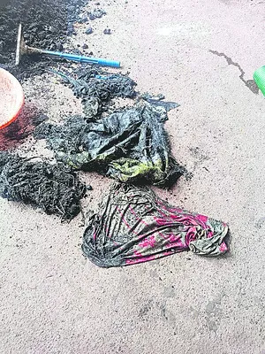 మ్యాన్హోళ్లలో బ్లాంకెట్లు.. బెడ్ షీట్లు!