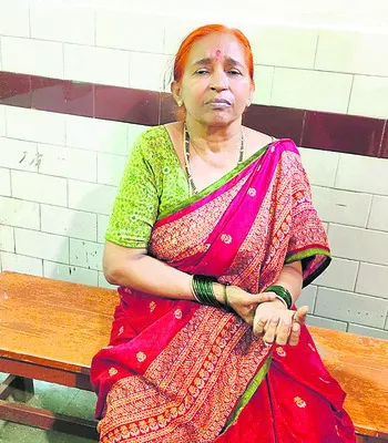 ఒకరిపై ఒకరు ఉపాధ్యాయుల దాడి