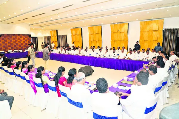 రైతులకు అభయం.. సమస్యలపై సమరం