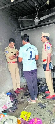 గొంతు.. చెవులు కోసి.. ఒంటికి నిప్పంటించి 