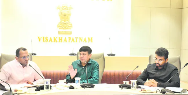 పర్యాటక ప్రాజెక్టులపై సీఎస్ సమీక్ష