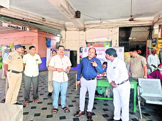 భక్తులను క్షేమంగా చేరవేయాలి