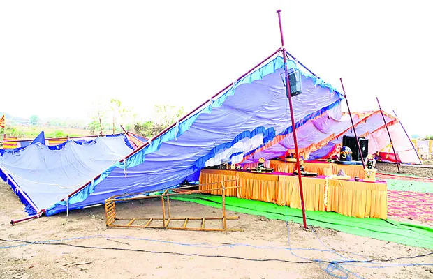 ఈదురుగాలులతో వర్ష బీభత్సం 
