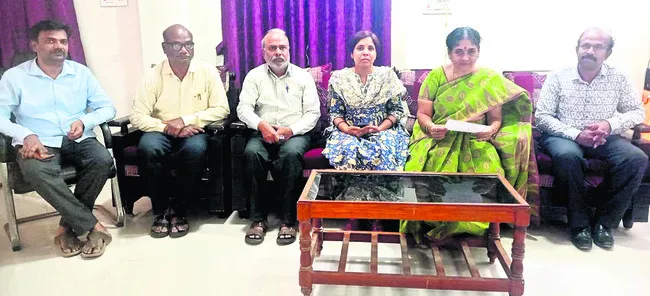 ఎంవీఎస్లో ఉపాధి ఆధారిత కోర్సులు