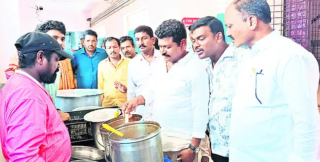 రోగులకు నాణ్యమైన భోజనం అందించాలి