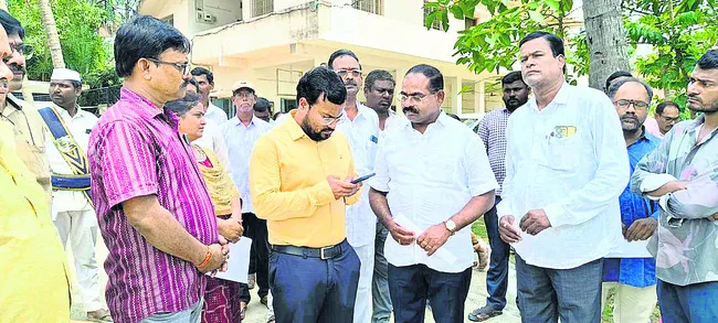 అపార్ట్‌మెంట్‌ నిర్మాణంపై జేసీకి ఫిర్యాదు 