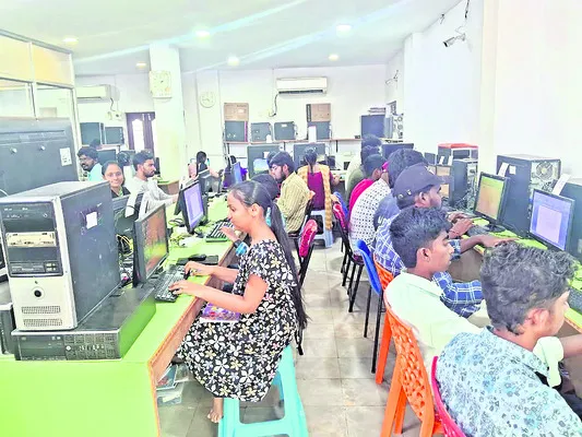 సెలవుల్లో.. కంప్యూటర్‌ శిక్షణ