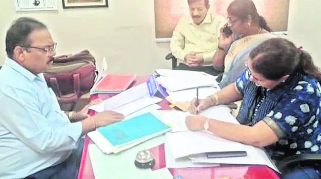 డీఎంహెచ్‌ఓ కార్యాలయంలో విచారణ