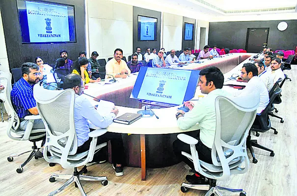 మెట్రో భూసేకరణ ప్రక్రియపై సమీక్ష