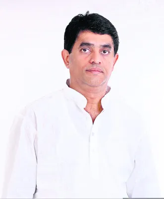 ఆర్భాటాలతో రాష్ట్రాన్ని అప్పుల కుప్పగా మార్చేశారు