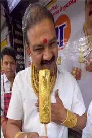 The Gold Man Of Indore Serving Up 24 Carat Gold Kulfi In Sarafa Bazaar2