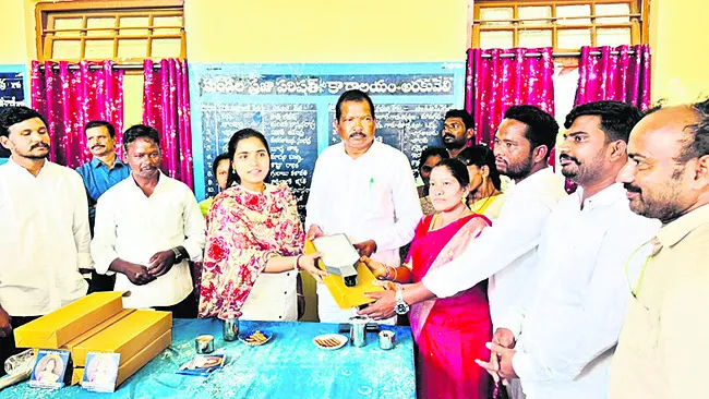 గిరిజన గ్రామాల్లో వెలుగులే లక్ష్యం
