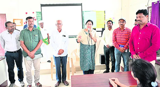 ఉపాధ్యాయులే సమాజ నిర్మాతలు