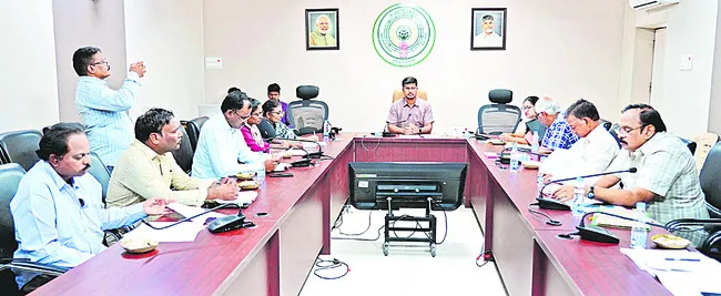 పరీక్ష కేంద్రాలకు అరగంట ముందుగానే రావాలి