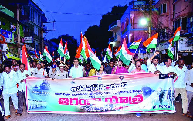 తిరంగా.. మదినిండా 